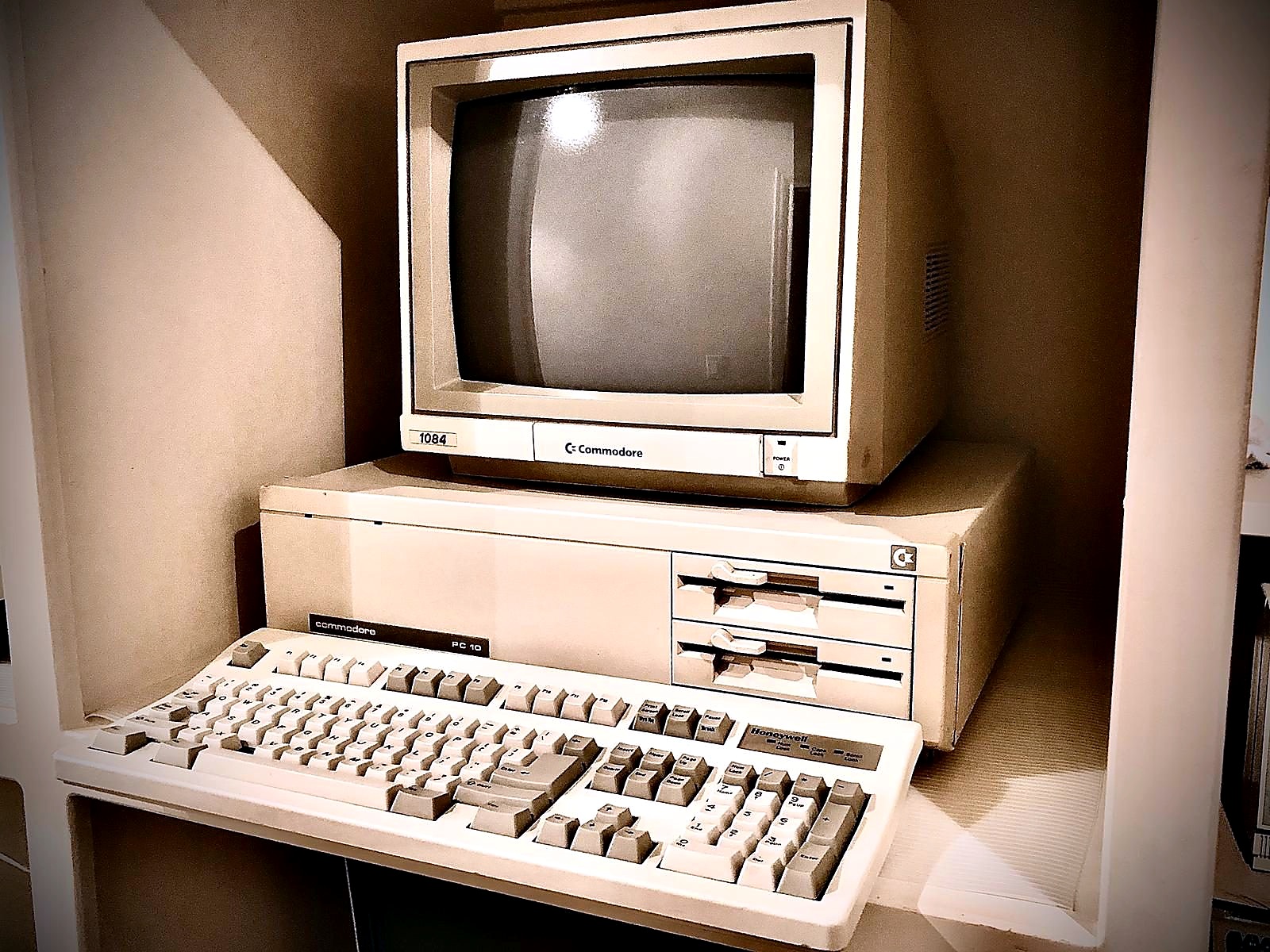 Commodore PC 10 · recent intake photograph